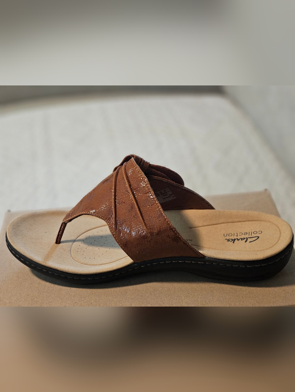 Clarks Brown Women's Thong Sandal with Knot Accent - Picture 3 of 6